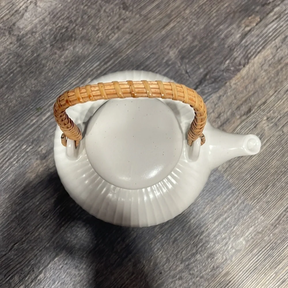Tea pot